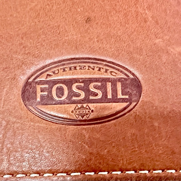 Fossil Leather Purse - Picture 5 of 9